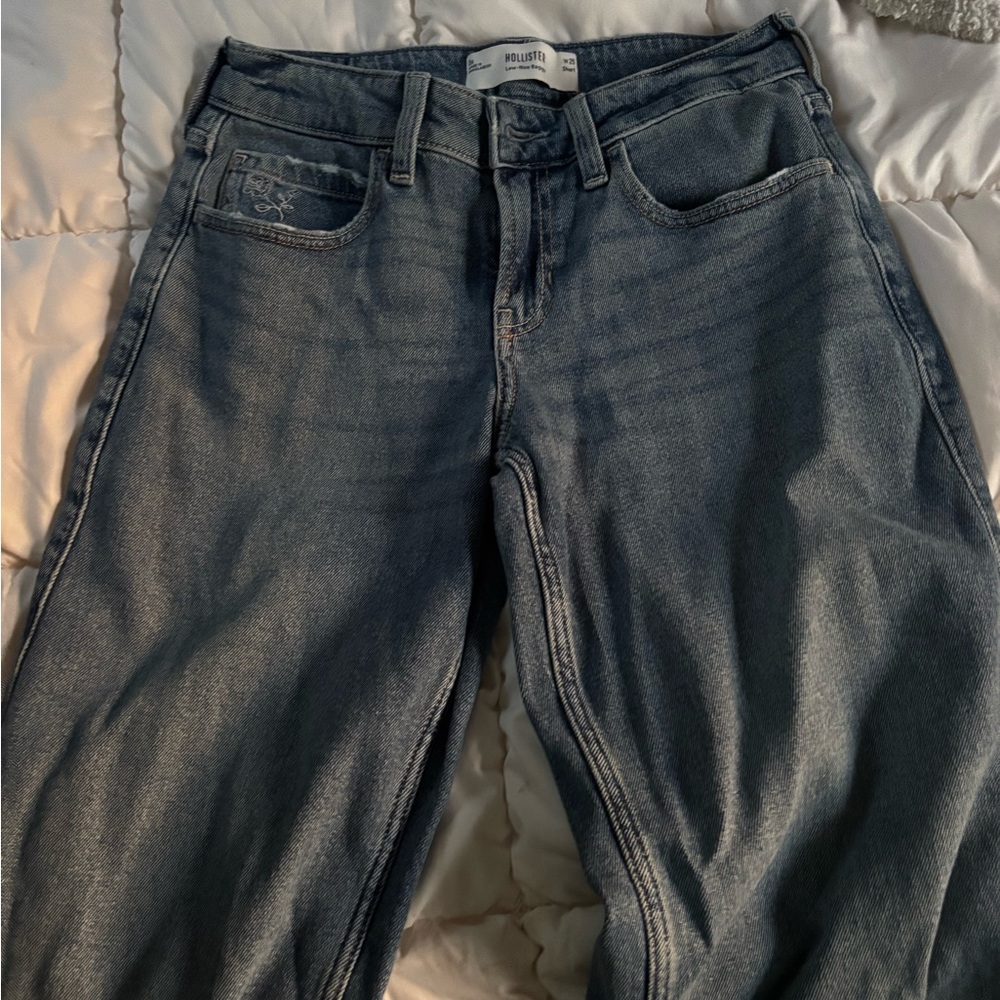 Hollister Women's Classic Blue Straight Leg Jeans
